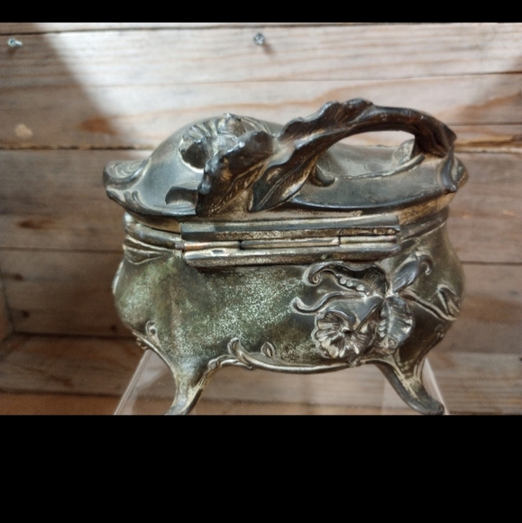 Antique Footed Art Nouveau Jewelry Casket Trinket Box Metal. Roughly 5" X 4". - Picture 5 of 8